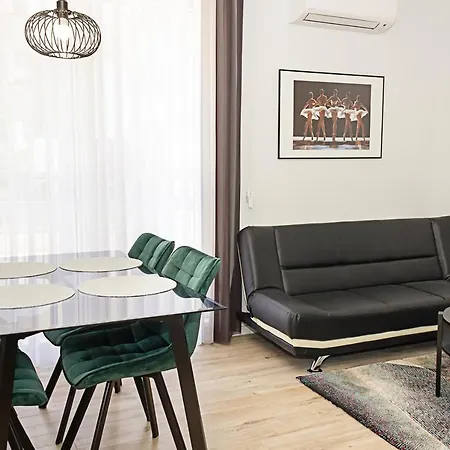 Stylish 1bd With A Nice Cozy Balcony Appartement *