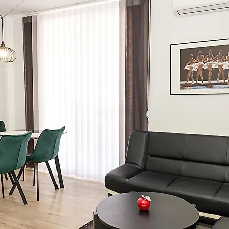 Stylish 1bd With A Nice Cozy Balcony *